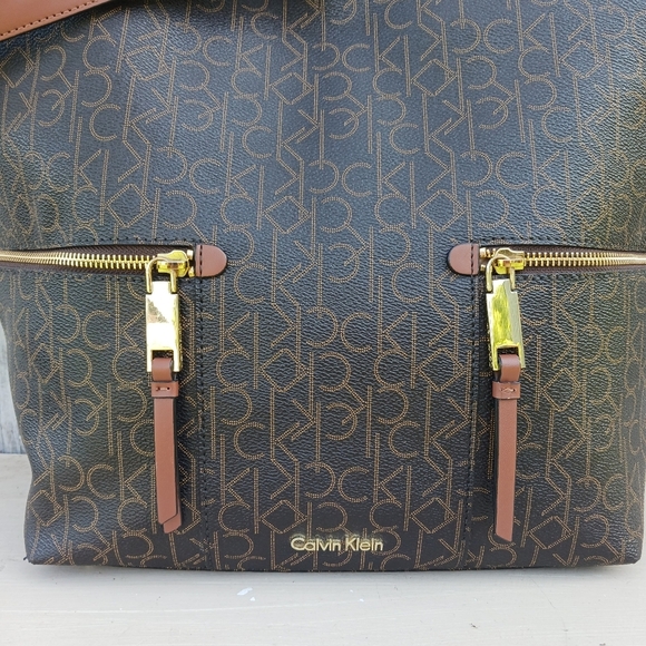 Calvin Klein Lyla Monogram Double Zip Shoulder Bag Purse Removable Strap - Picture 2 of 12